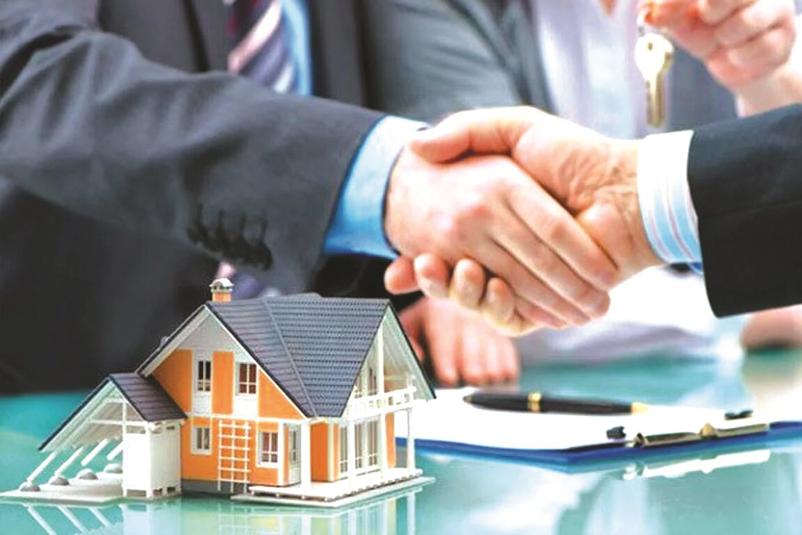 Môi giới bất động sản